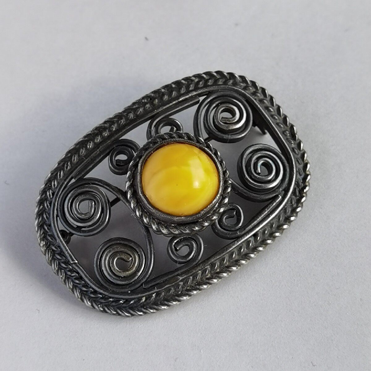 Return Antique Old Nectar Wax Old Silver Brooch Typical of Russia's Old Black Silver Old Pinch Craft
