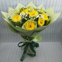 Молочный белый букет из 11 желтых хризантема