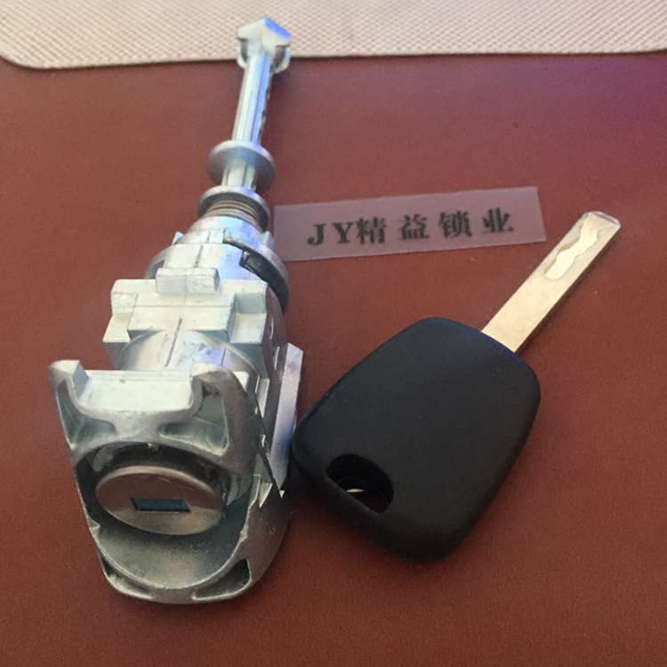 Snow Iron Dragon Sega-left door lock core Shiga Main driving door lock core Citroën Citroën Automobile lock auxiliary plant