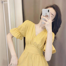 Light yellow dress 2021 New Summer small man waist thin bubble sleeve temperament goddess Fan short skirt summer