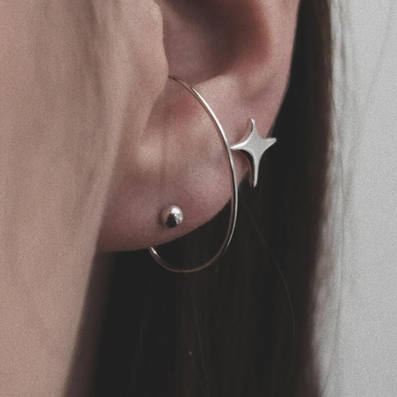 A Planet-Shaped Dangle Earring, Niche Design, Minimalist and Cool Style, Stackable, Star-Shaped, Unique Ear Cuff Earrings A Planet-Shaped Dangle Earring, Niche Design, Minimalist and Cool Style, Stackable, Star-Shaped, Unique Ear Cuff Earrings