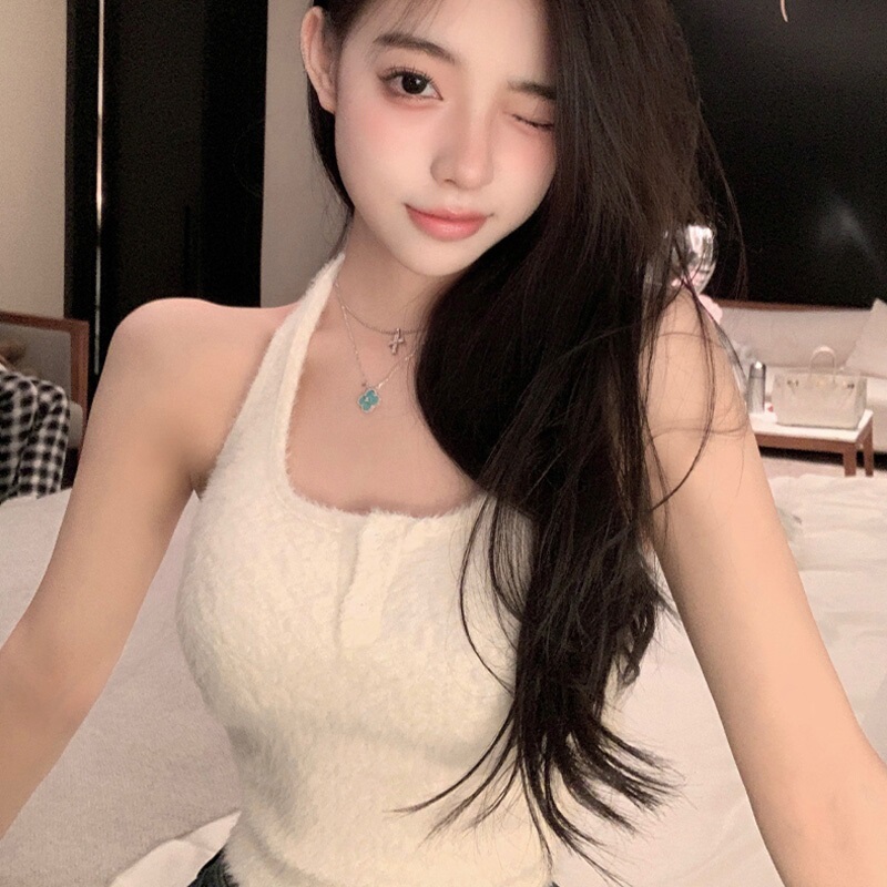 Hong Kong Style Camisole for Women, Outerwear for Hot Girls, Warm and Beautiful Back Design, Suitable for Wearing under a Suit, Base Layer, Fur Halter Top Hong Kong Style Camisole for Women, Outerwear for Hot Girls, Warm and Beautiful Back Design, Suitable for Wearing under a Suit, Base Layer, Fur Halter Top