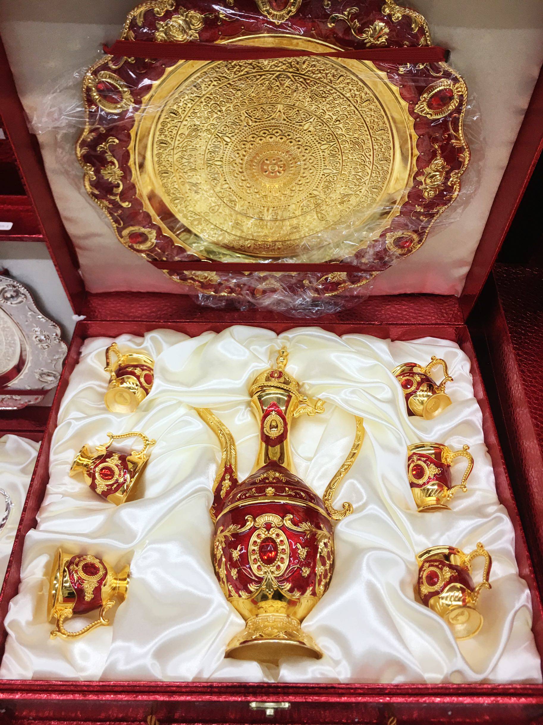 Russian European-style ornaments gift box wine pot with pot retro liquor home wedding palace popular souvenir red European suit