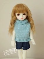 Синий свитер