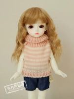 Претендовать на розовый полосатый свитер