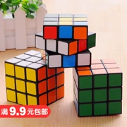 Học sinh bắt đầu học khối Rubik mịn thứ ba