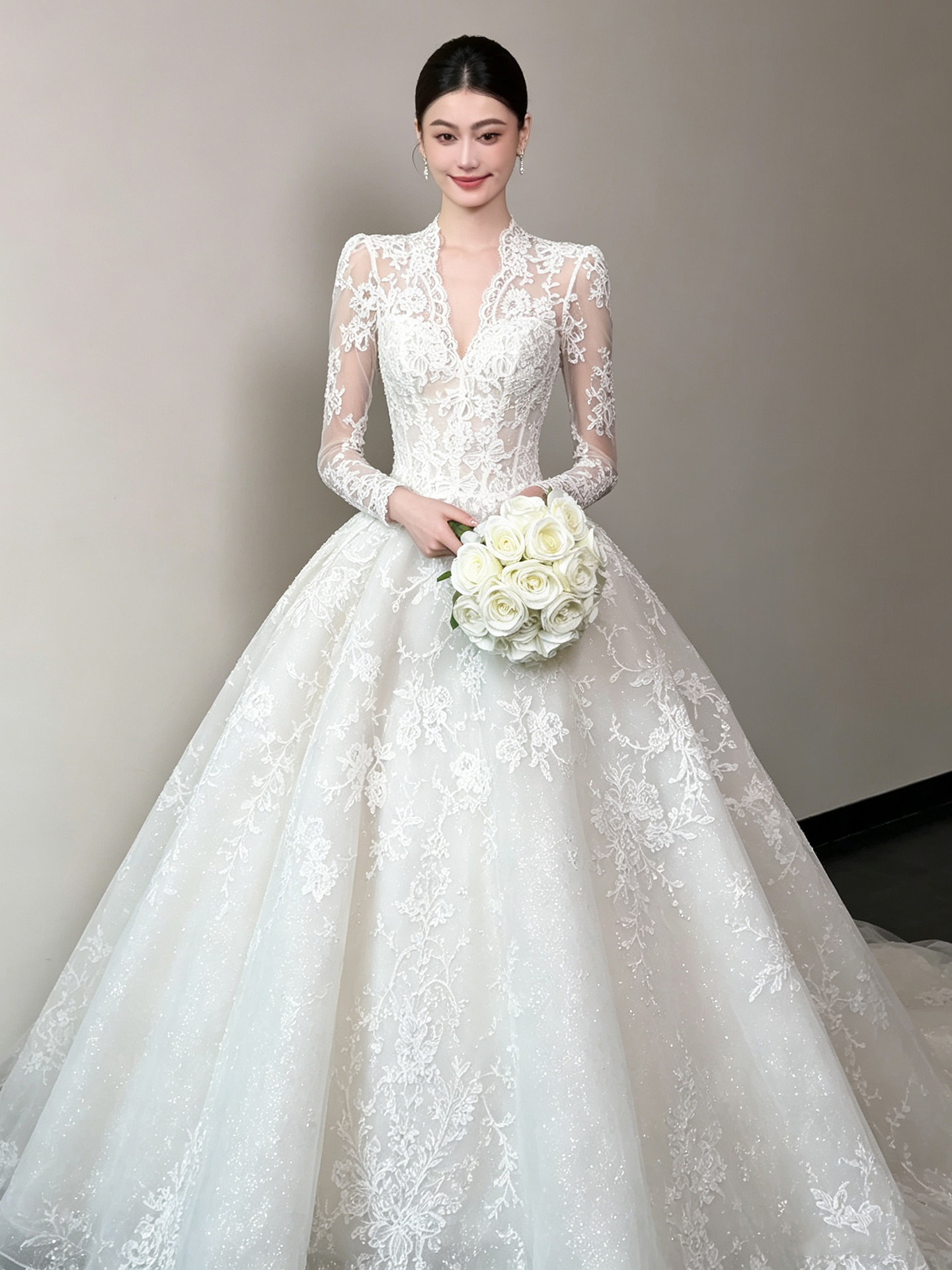 French-Style Light Wedding Dress 2026 New Model Bridal Main Gown with High-Quality Texture, Long Sleeves, V-Neck, Petite Lace, Custom-Made with a Train