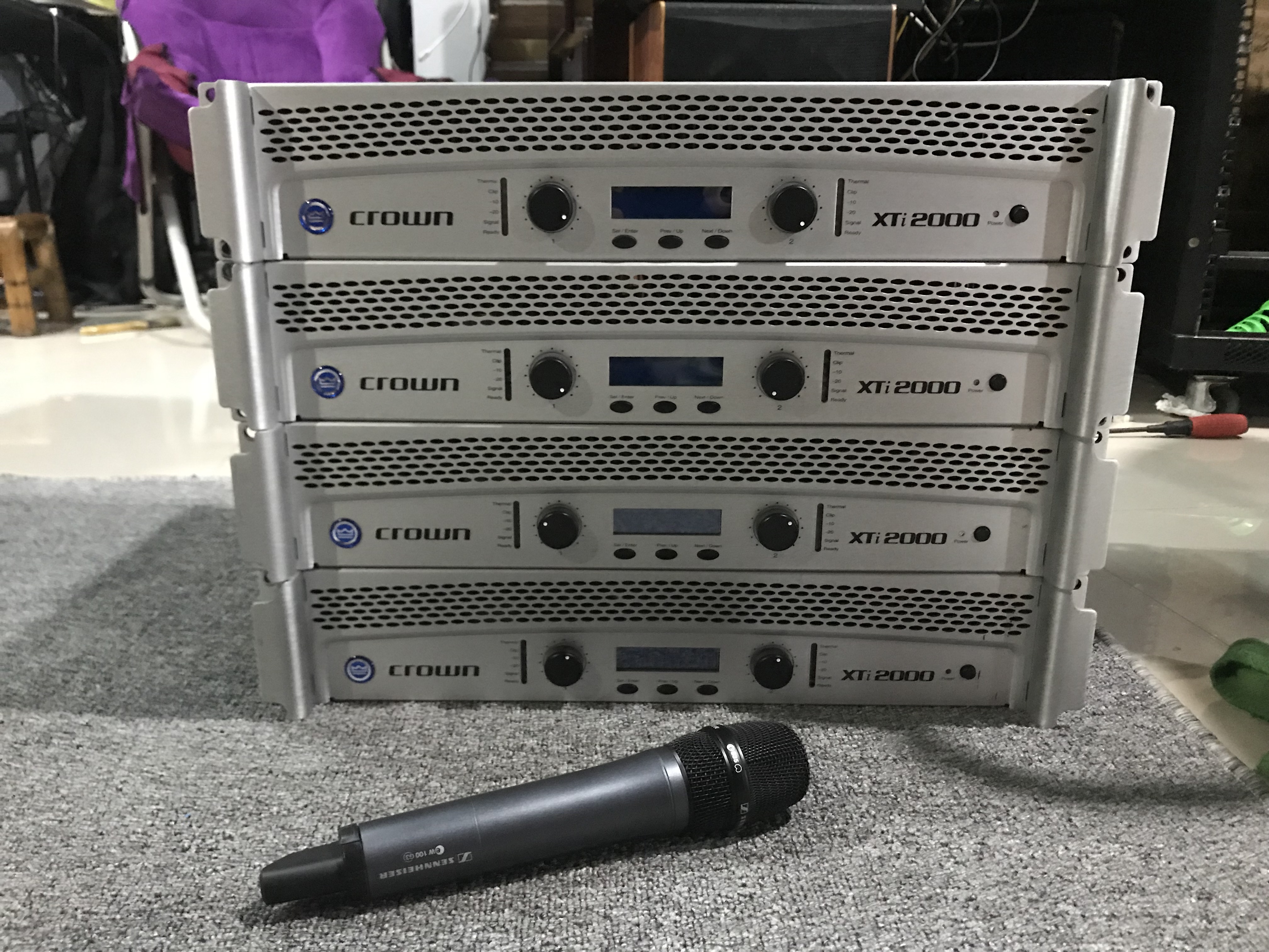 Secondhand US CROWN Crown XTI2000 Digital stage conference KTV Professional post-HIFI pure power amplifier