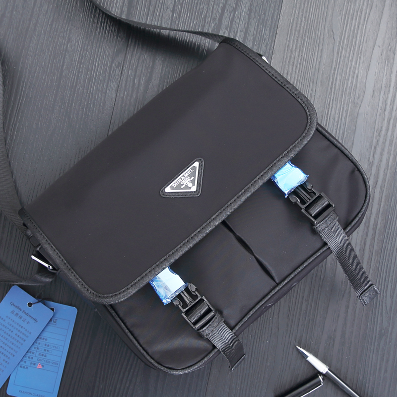 New men's bag shoulder bag men's bag tide waterproof Oxford cloth messenger bag canvas flip poor bag backpack