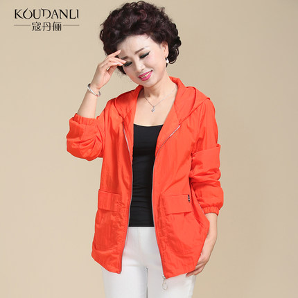 妈妈春装外套女中老年短款薄风衣40岁50母亲