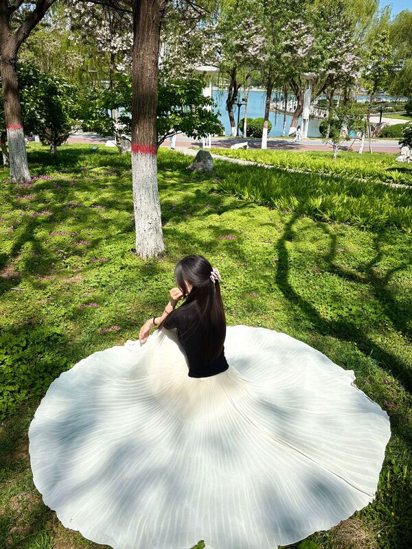 Extra-Long Floor-Length Pleated Skirt with a Large Hem for Women, Summer 2026, Slim Fit, Versatile, Slimming A-Line Skirt