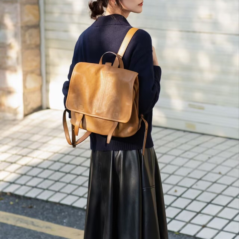 [Same Style as Song Jia] Vegetable-Tanned Sheepskin Messenger Backpack, Large Capacity, New Style for Work, Commuting, and Casual Use