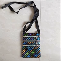 Четыре застежки -молнии H