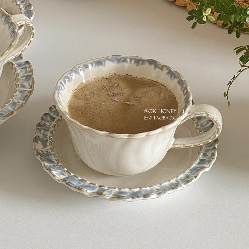 宮殿スタイルのスモークブルーシリーズアフタヌーンティーセラミックコーヒーカップとソーサースタイリッシュなブラックティーコーヒーミルクカップ
