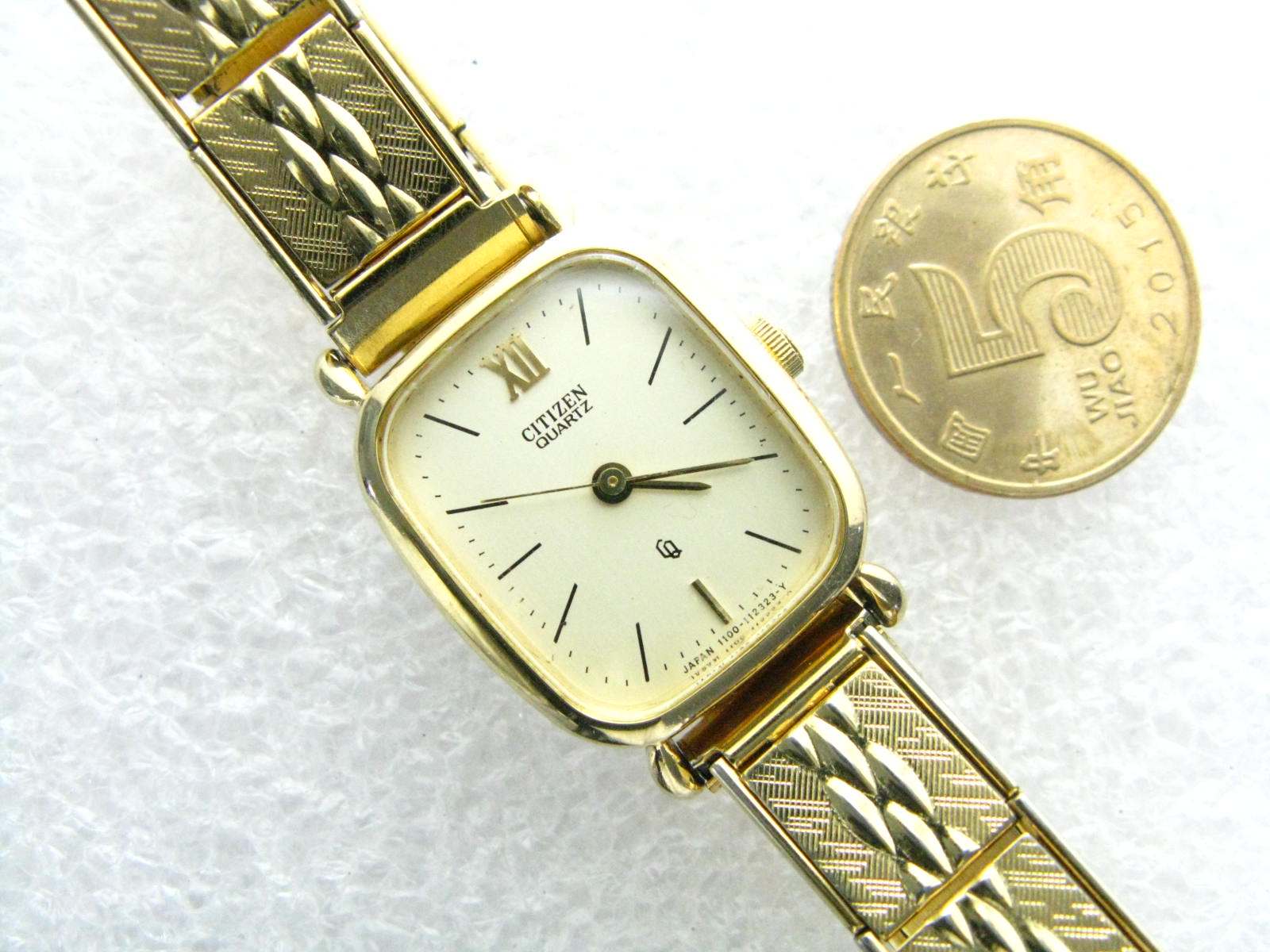 Ladies Quartz Japan Middle Ancient Woman Watch (gold-plated spring tight strap)