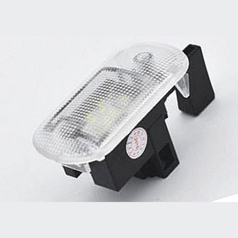 Suitable for Flowserve TiguanPassatSkoda trunk light 18LED license plate light white light 2