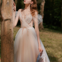 New autumn and summer one-shoulder wedding dress light forest department super fairy dream dress bubble sleeve French travel photography net red lawn