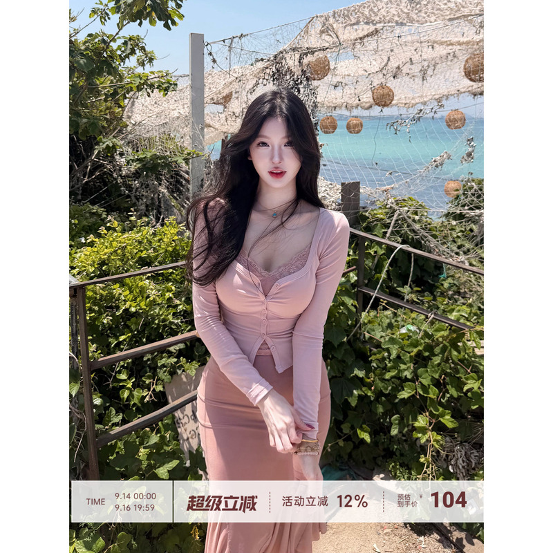 【Farte Shop】Guava Pink Sweetheart Lyocell Pink U-Neck Buttoned T-Shirt for Women, Spring and Autumn Waist-Cinching Top 【Farte Shop】Guava Pink Sweetheart Lyocell Pink U-Neck Buttoned T-Shirt for Women, Spring and Autumn Waist-Cinching Top