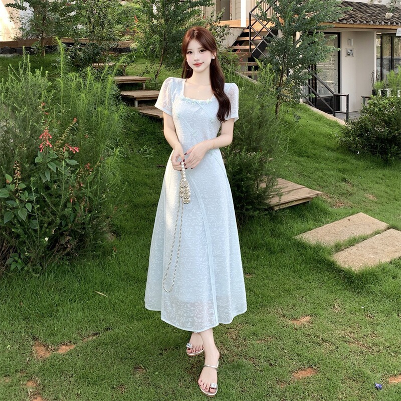Summer New Style Elegant and Sophisticated Blue Floral Dress for Plus-Size Women, Fresh and Slimming, Waist-Cinching, Tummy-Concealing Long Dress