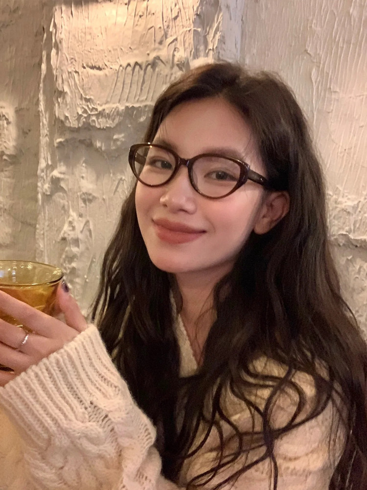 Retro Cat-Eye Glasses Frame for Women, a Makeup-Free Essential, Can Be Fitted with Prescription Lenses for Nearsightedness, Blue Light Blocking, Flattering for Square and Round Faces, Non-Prescription Glasses