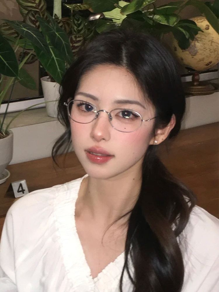 Japanese Retro Small-Face Nerd Metal Glasses Frame Female Internet Celebrity Style Pure and Natural Makeup-Free Glasses Ultra-Light Myopia Glasses