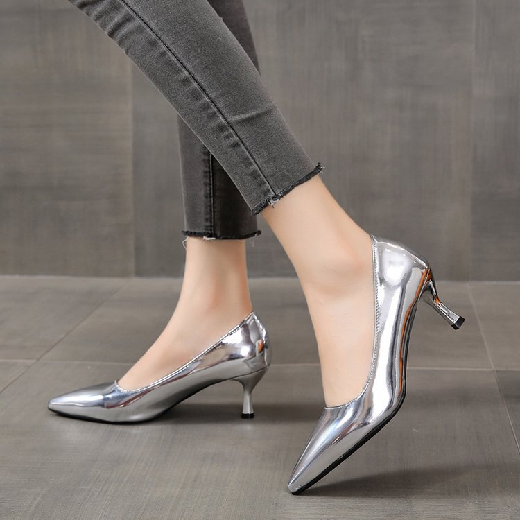 Silver High Heels for Women, Low Heel 3cm Stiletto, Versatile, Elegant, Suitable for Dresses and Banquets, Large Sizes 43-45, Patent Leather Mid-Heel Silver High Heels for Women, Low Heel 3cm Stiletto, Versatile, Elegant, Suitable for Dresses and Banquets, Large Sizes 43-45, Patent Leather Mid-Heel