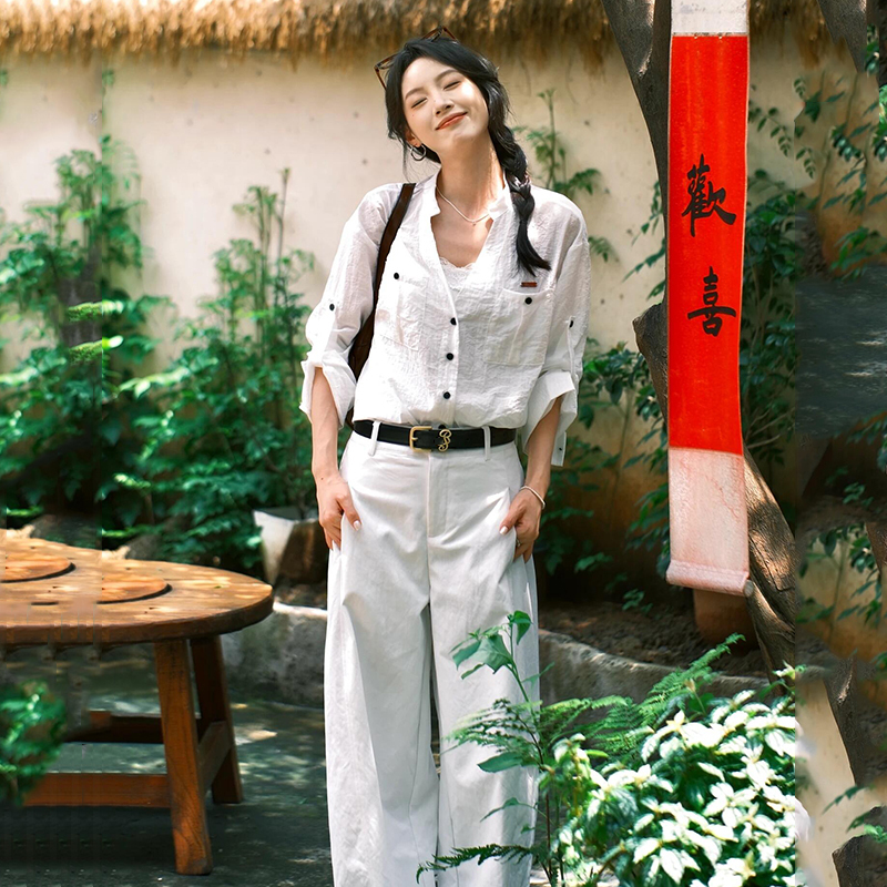 Summer White Mid-Sleeve V-Neck Sun Protection Shirt Set for Women, Summer Shirt with Wide-Leg Pants, a Very Stylish Outfit Set Summer White Mid-Sleeve V-Neck Sun Protection Shirt Set for Women, Summer Shirt with Wide-Leg Pants, a Very Stylish Outfit Set