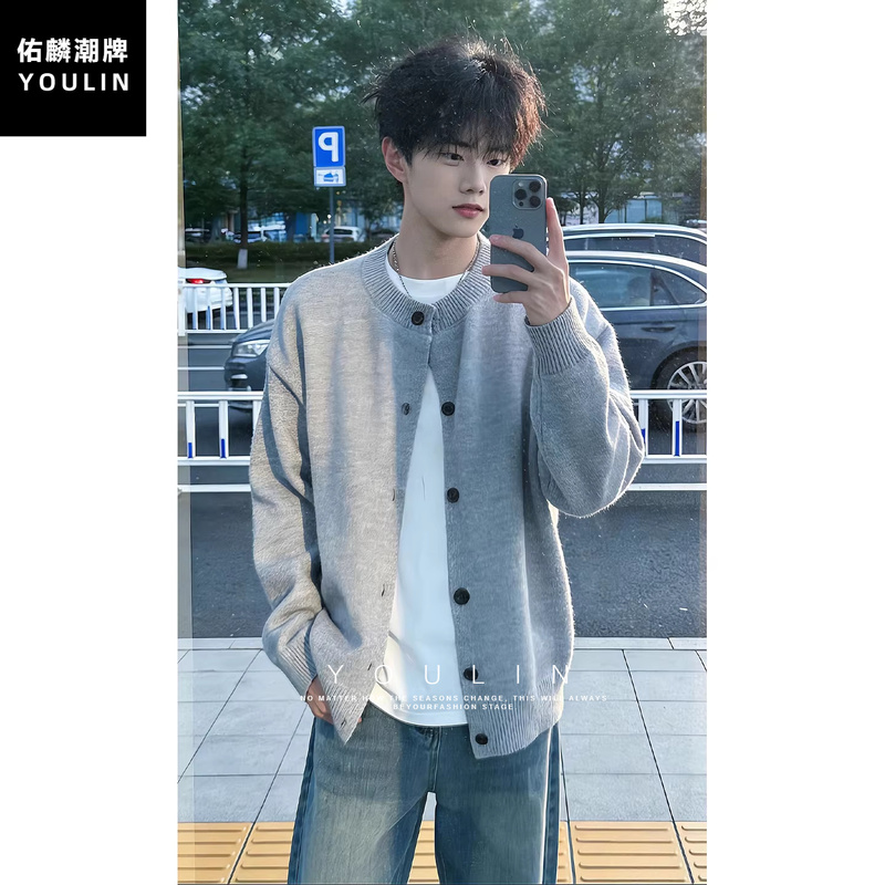 Light Gray Knitted Cardigan Jacket for Men, High-End, Cool and Clean-Fit, with a Relaxed and Laid-Back Style
