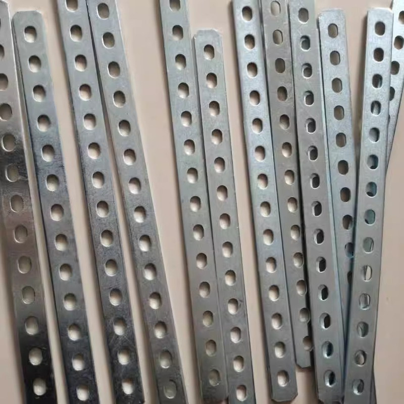 Galvanized Perforated Iron Strips, Straight Strips, Flat Strips, Thickened Heavy-Duty Fasteners, Strong Fixation, Weldable Iron Plates, Modified Angle Plates