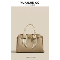 Хаки, давая решение по уходу за кожами