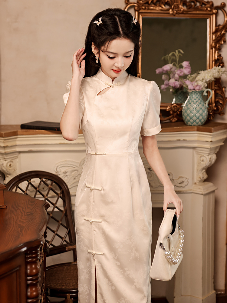 Lightweight cheongsam, summer evening dress, skirt, champagne color, light style, Chinese style Lightweight cheongsam, summer evening dress, skirt, champagne color, light style, Chinese style