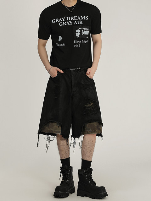 A Carton American Retro Loose Ripped Camouflage Denim Shorts for Men and Women, Loose Wide-Leg High Street Casual Pants, Trendy