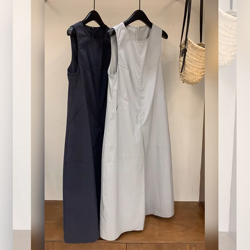 Artistic and Romantic Loose Pleated Dress for Women, Summer 2026 New Fashion Waist-Cinching Tank Top Slimming Long Dress