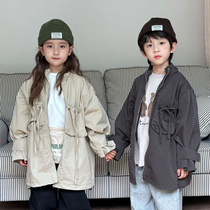 Childrens coats and baby autumn clothes 2024 new Korean boys and girls mid-length loose windbreaker fashionable stand-up collar coat