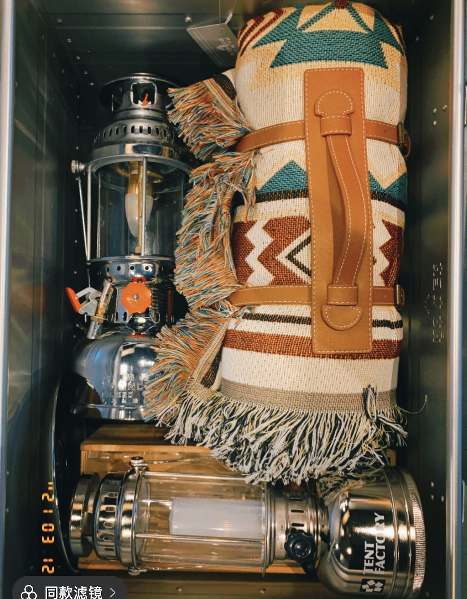 Outdoor handle with shoulder belt decorated blanket blanket with belt with belt