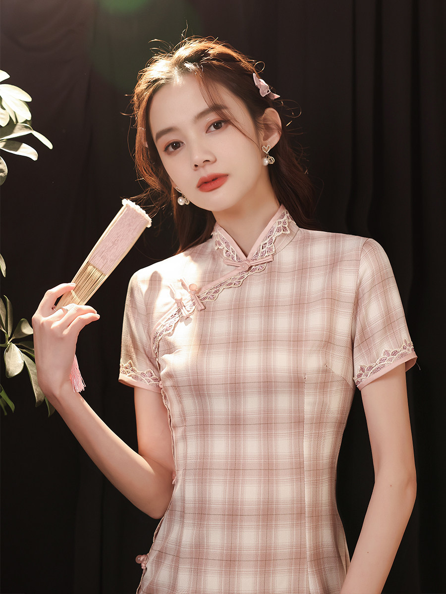 Plaid cheongsam 2022 new long section female summer young girl literature and art daily retro improved dress