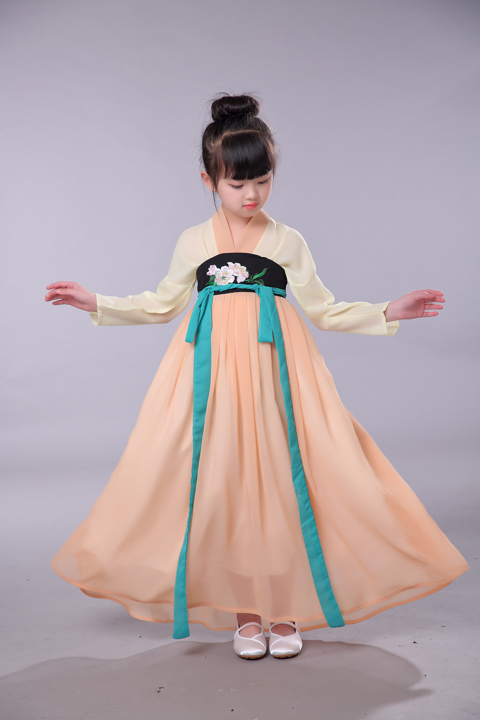 Children's Hanfu, ancient costume, embroidery costume, princess fairy costume, photo studio photo, improved Hanfu, girl's skirt