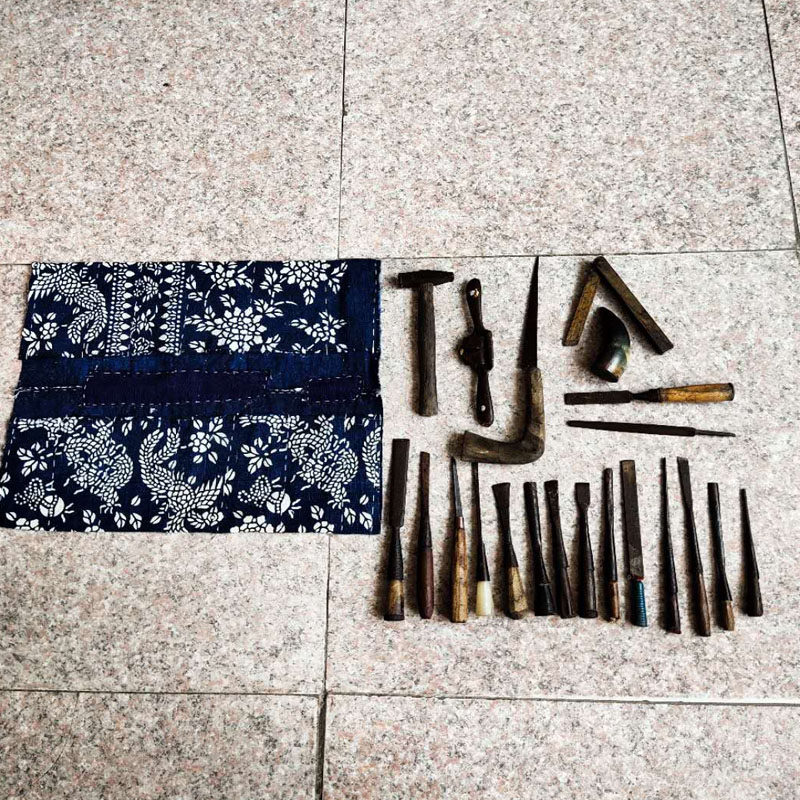 Folk nostalgia collection of old objects during the Cultural Revolution of antique woodworking tools