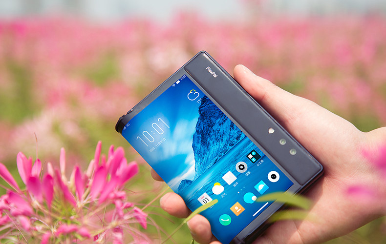 手机被“掰弯”？那些年的脑洞成了现实