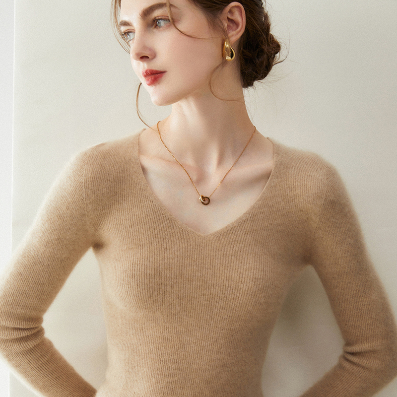 Seamless One-Piece 100% Pure Cashmere Sweater for Women, V-Neck Base Layer, 2026 New Autumn and Winter Slim-Fit Knitted Sweater Seamless One-Piece 100% Pure Cashmere Sweater for Women, V-Neck Base Layer, 2026 New Autumn and Winter Slim-Fit Knitted Sweater