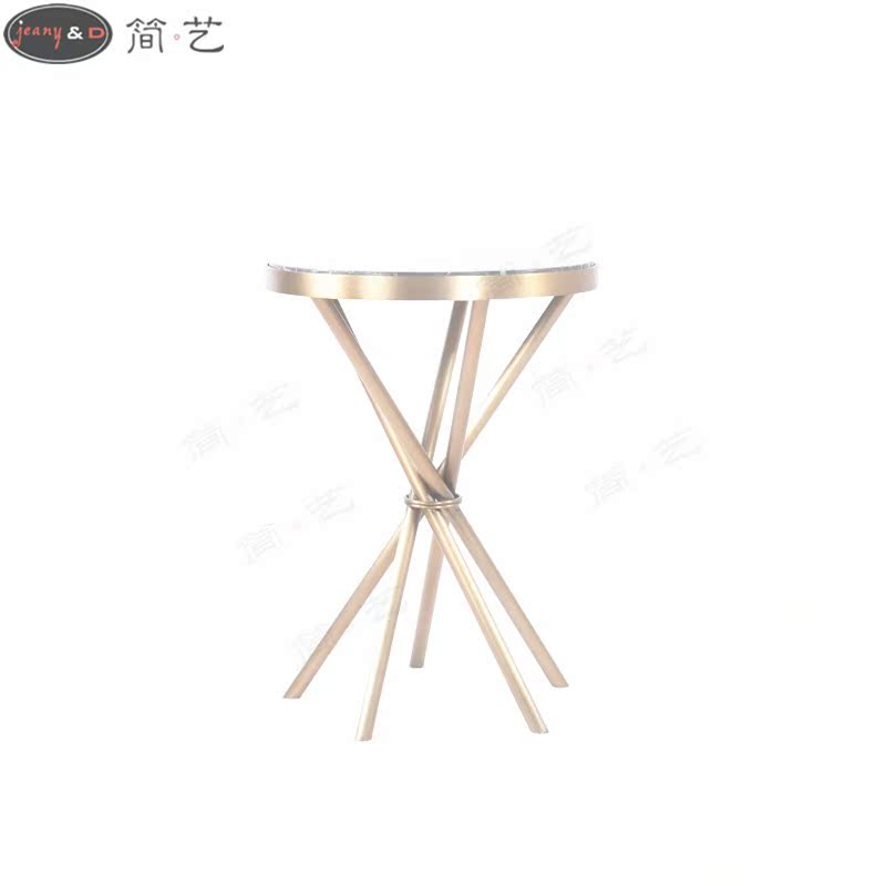 Nghệ thuật đơn giản Đồ nội thất Bắc Âu thiết kế cá tính bằng đá cẩm thạch phần cứng bàn cà phê mạ vàng phòng khách sofa nhỏ ghế sofa giường kéo