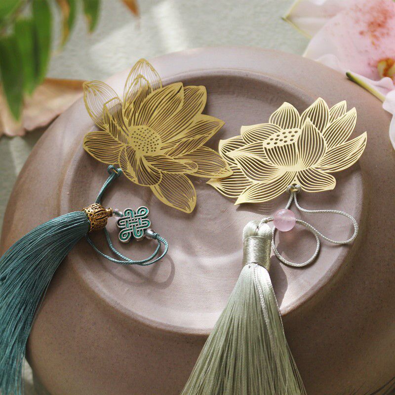 Bookmark high-grade exquisite metal lotus lotus bodhi leaf brass hollow leaf vein tassel classical bookmark advanced sense