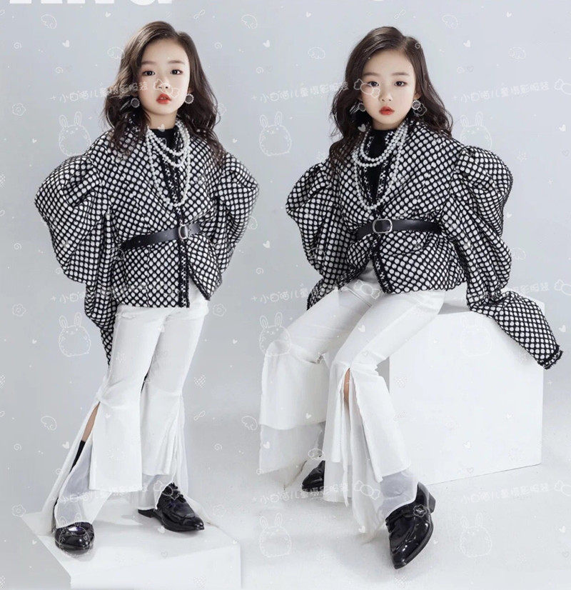 Trendy children's catwalk clothing photo studio shooting personalized art photo photo girls' costumes tide children's magazine cover photo