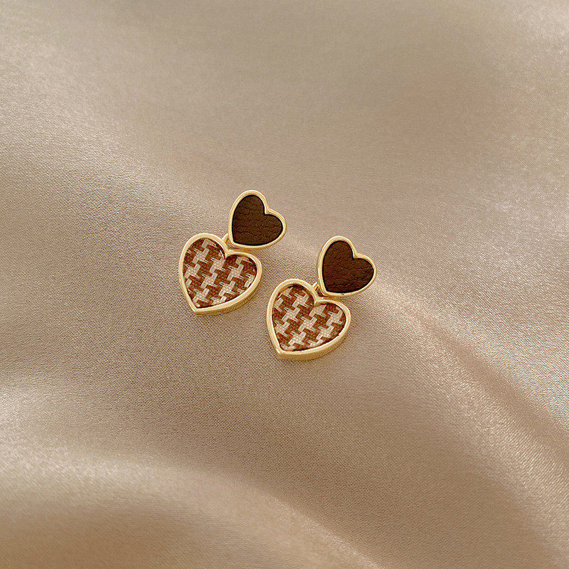 Net Red Ins Wind Fashion Loving Earrings Woman Design Sense Autumn Winter Style Plaid Ears Lukewarm Nature Ear Accessories