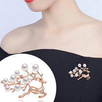 Small Deer Brooch Pins Chains Damp Personality Female Korean Temperament Imitation Pearl Chest Flower Suit Accessories to Do Nt Pin Decorations