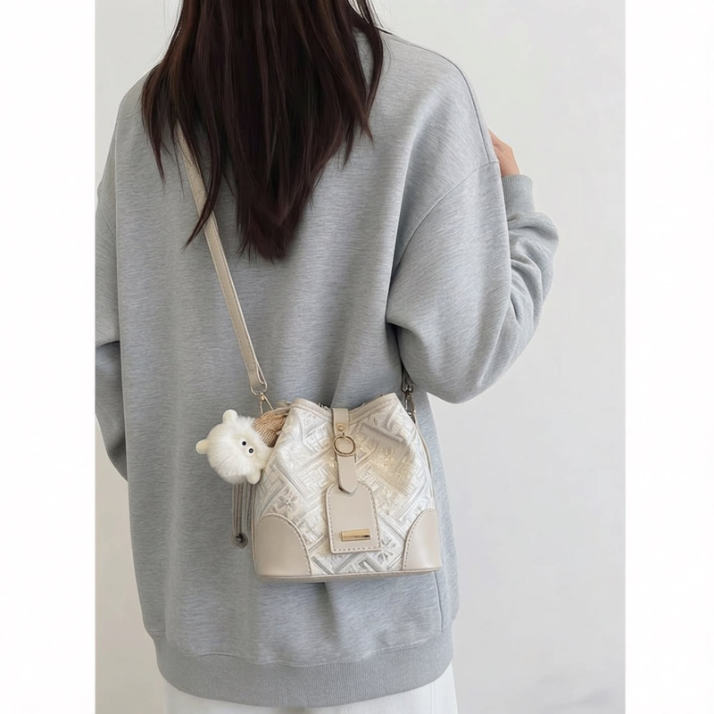White Brocade Bucket Bag for Women, 2026 New Model, Extremely Beautiful, New Chinese Style, Super Popular, Unique Design, Crossbody Bag