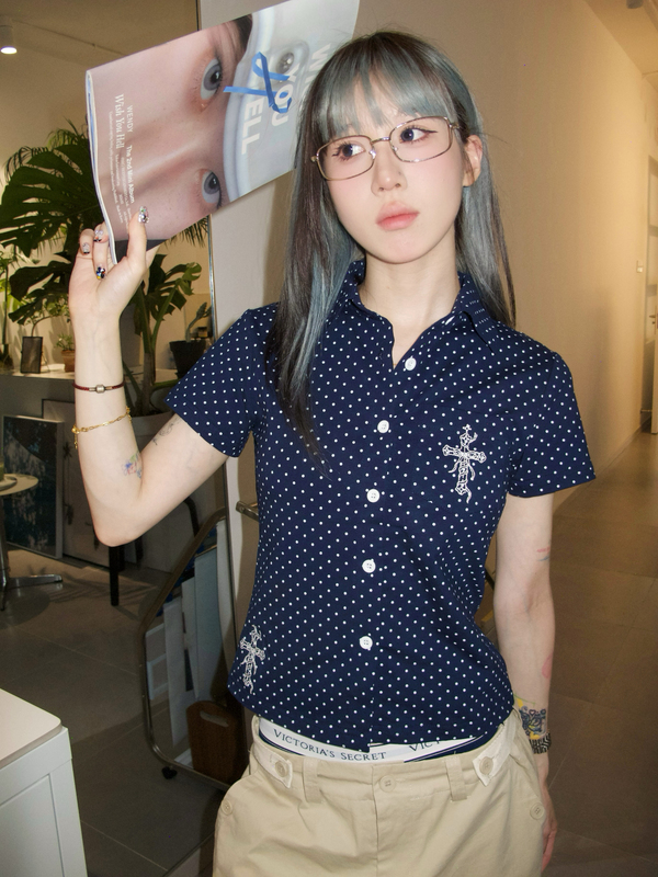 Kat Mood Cross Double Embroidery Navy Blue Polka Dot Shirt, Regular Shoulder, Short Style Kat Mood Cross Double Embroidery Navy Blue Polka Dot Shirt, Regular Shoulder, Short Style