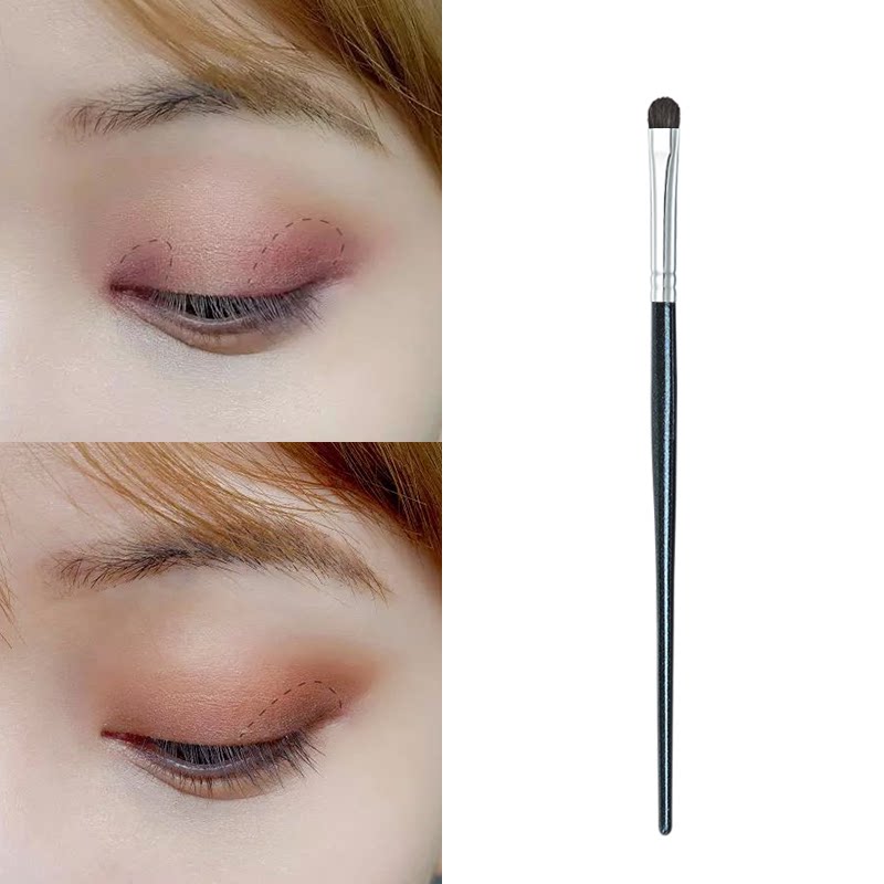 Eye details brush the small door dizzy brush the eyelid to the eyeshadow brush a flat head tail brush wool