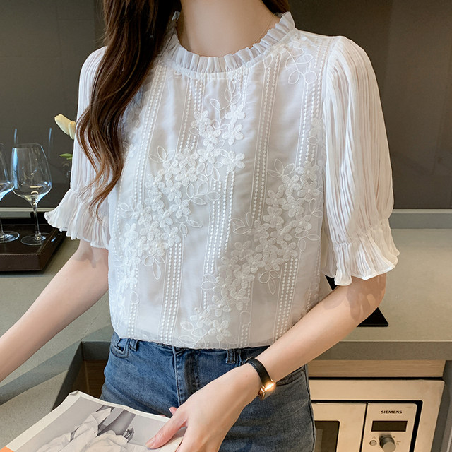 Sweet white chiffon shirt women's 2022 summer new fashion design niche embroidered lace Western style short-sleeved top