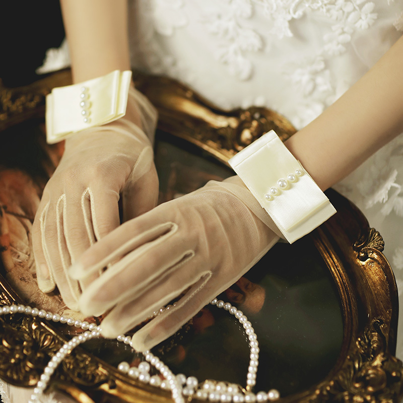 Wedding gloves short champagne beige hand-stitched pearl wedding photo photo travel photo driving bride